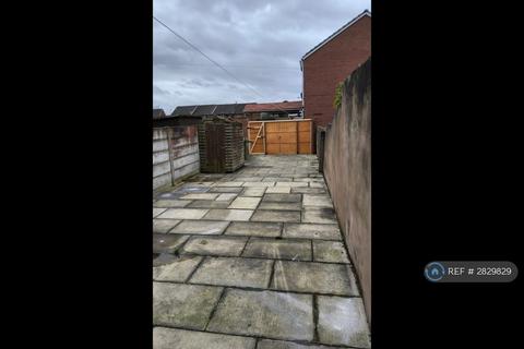 2 bedroom terraced house to rent, Walthew Lane, Platt Bridge, Wigan, WN2