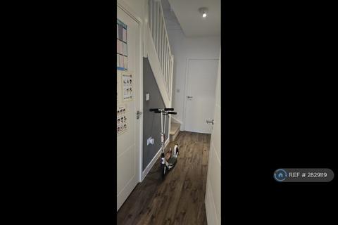 3 bedroom end of terrace house to rent, Ager Avenue, Dagenham, RM8