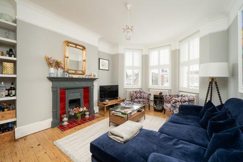 2 bedroom flat for sale, Disraeli Gardens, London