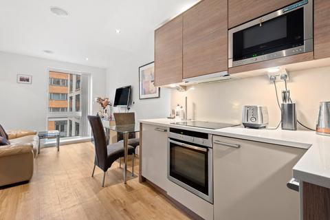 Studio to rent, Counter House, 1 Park Street, London