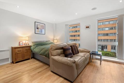 Studio to rent, Counter House, 1 Park Street, London