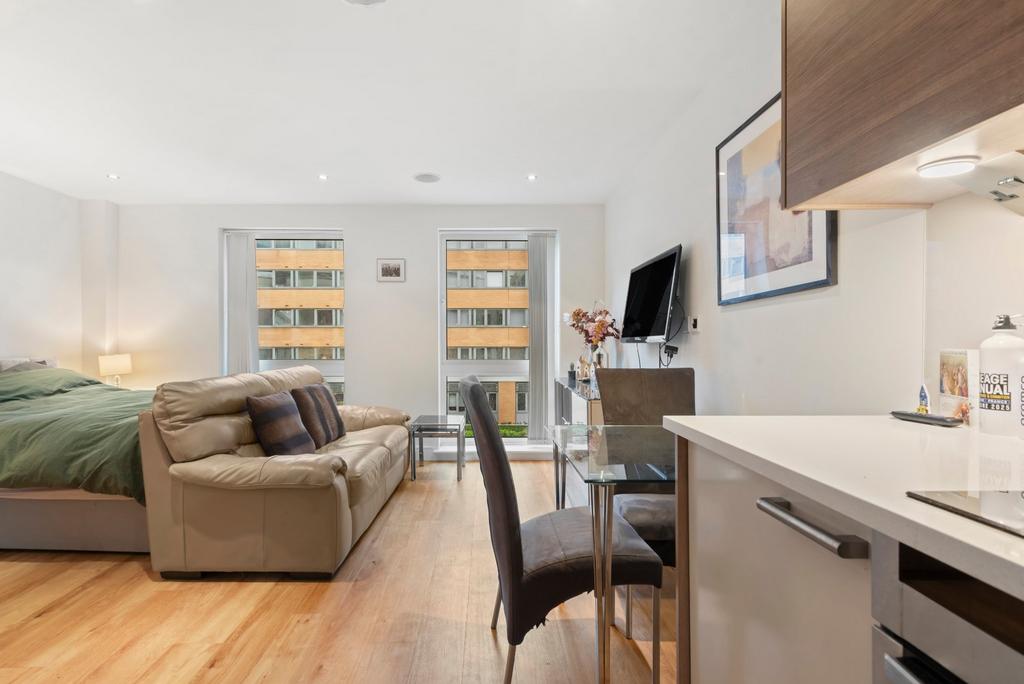 Bedroom/ Reception