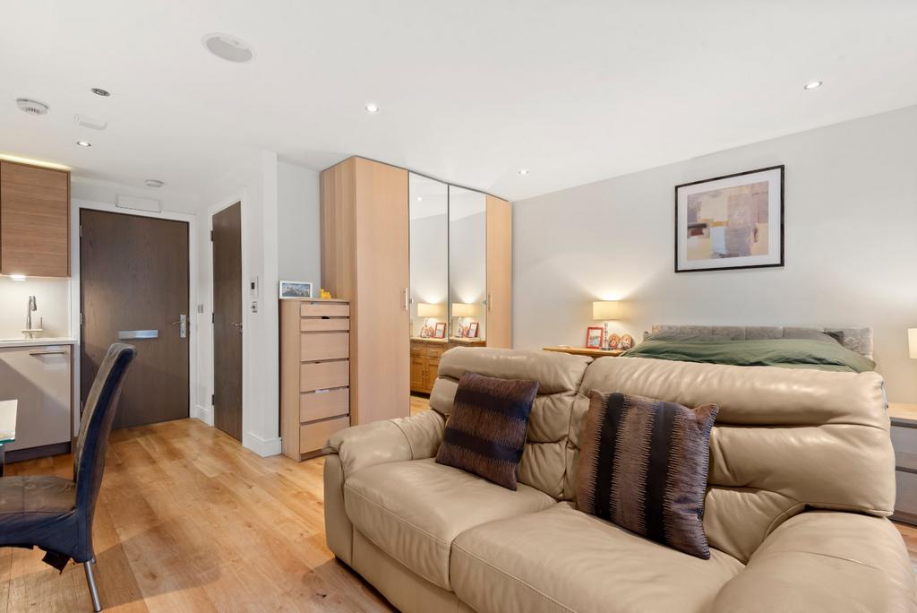 Bedroom/Reception