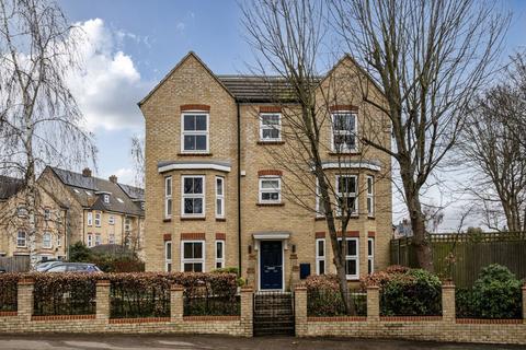 4 bedroom semi-detached house for sale, Footscray Road, London SE9