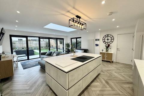 4 bedroom semi-detached house for sale, Beresford Road, Cullercoats NE30