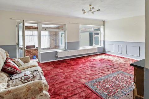 undefined, Kynance Close, Luton
