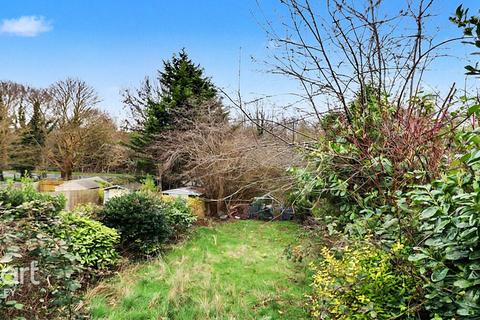 undefined, Kynance Close, Luton