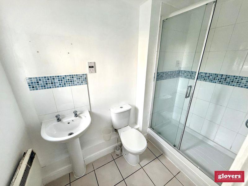 En suite shower...