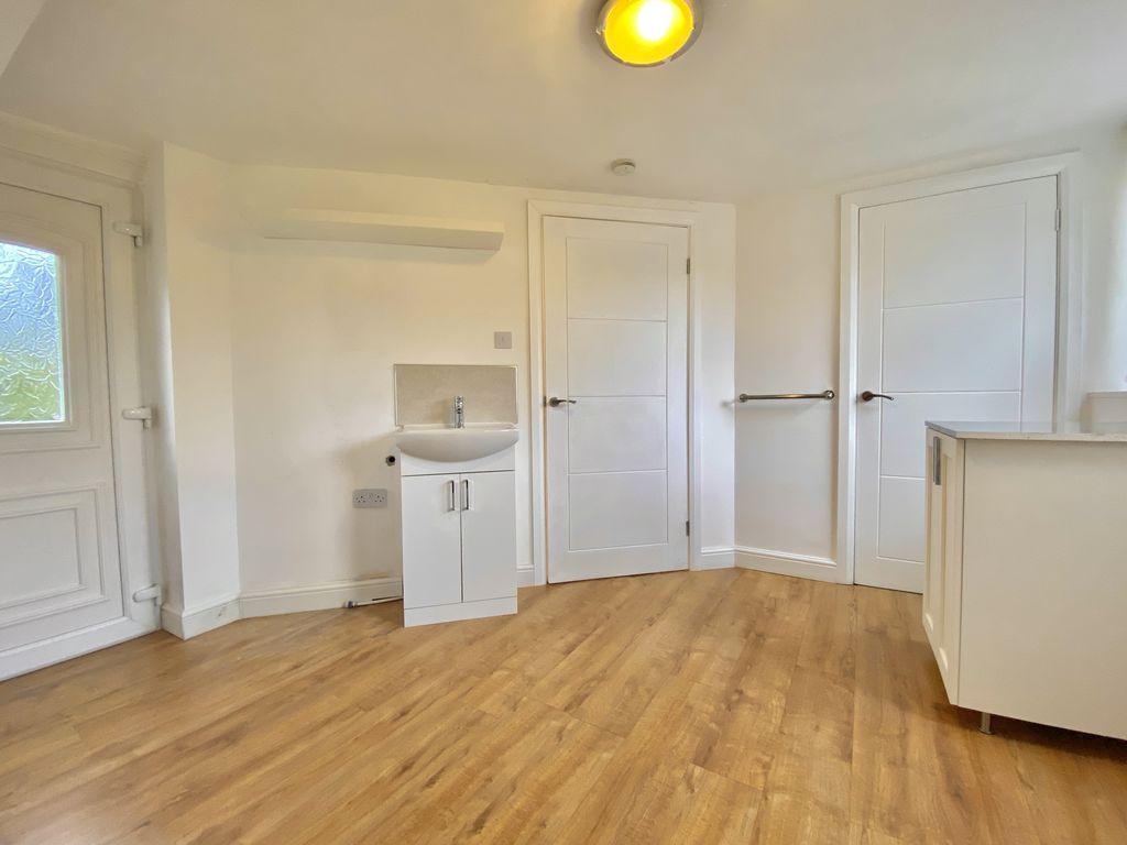 Side Hall/Utility