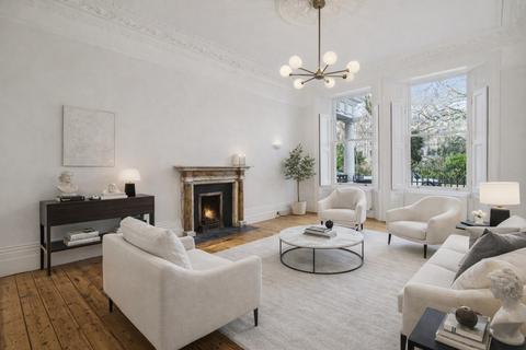 2 bedroom flat for sale, Courtfield Gardens, London