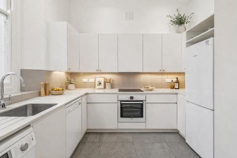 2 bedroom flat for sale, Courtfield Gardens, London