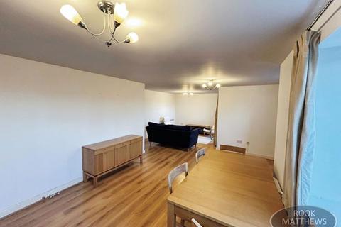 2 bedroom flat to rent, Knightsbridge Court, Newcastle Upon Tyne NE3