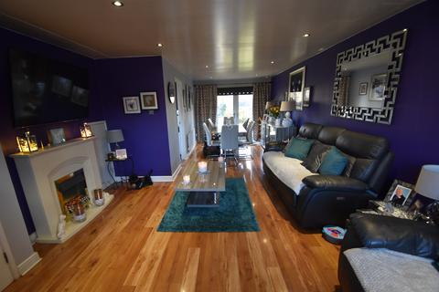 undefined, Raeswood Drive, Crookston, Glasgow, G53 7LB