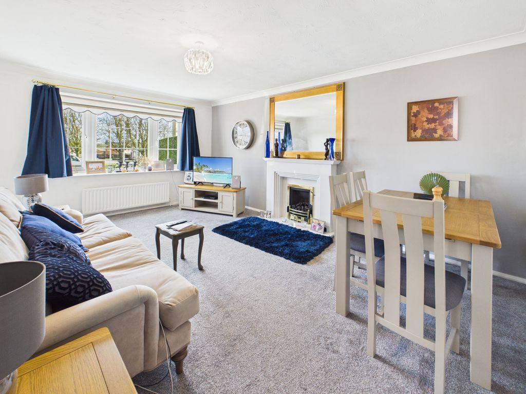 Lounge/ Dining Room