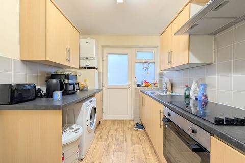undefined, To Let - Warren Court, Westcliffe Road, Birkdale - Two Double Bedroom Apartment