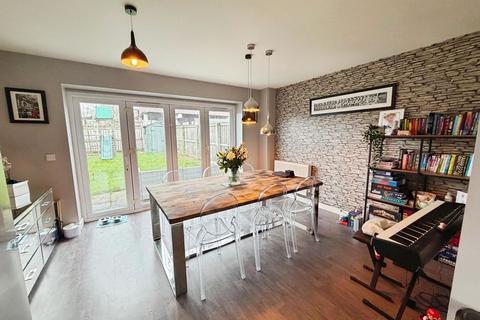 3 bedroom end of terrace house for sale, White Swan Close, Newcastle Upon Tyne NE12