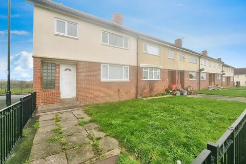 3 bedroom end of terrace house to rent, Longstone Square, Newcastle Upon Tyne NE5