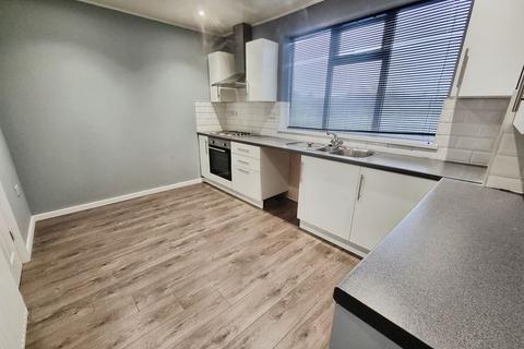 3 bedroom end of terrace house to rent, Longstone Square, Newcastle Upon Tyne NE5