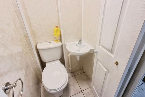 3 bedroom end of terrace house to rent, Longstone Square, Newcastle Upon Tyne NE5