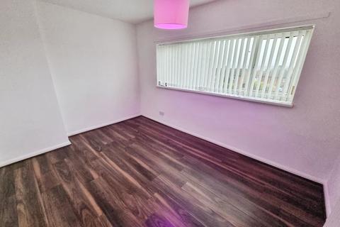 3 bedroom end of terrace house to rent, Longstone Square, Newcastle Upon Tyne NE5