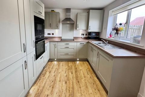 2 bedroom end of terrace house for sale, Skylark Grove, Ryton NE40