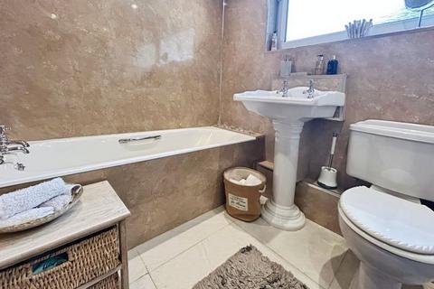 2 bedroom flat for sale, Thornhill Road, Newcastle Upon Tyne NE12