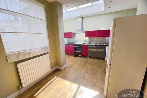 3 bedroom semi-detached house to rent, Sturdee Gardens, Newcastle Upon Tyne NE2