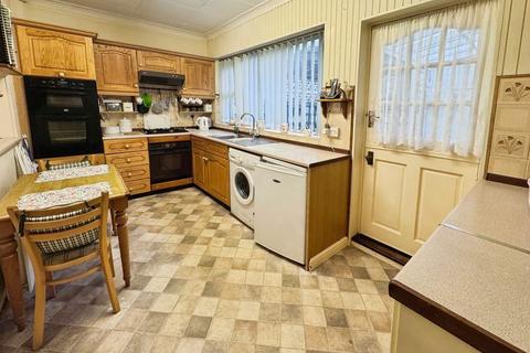 2 bedroom semi-detached house for sale, Runhead Gardens, Ryton NE40