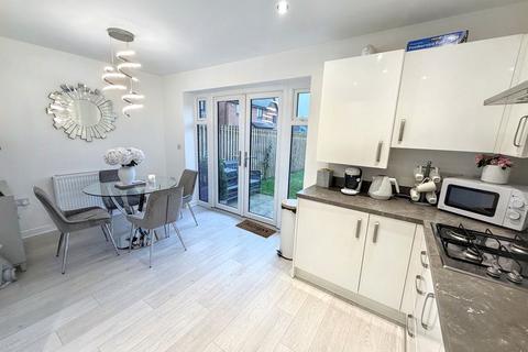 3 bedroom semi-detached house for sale, Sandpiper Crescent, Newcastle upon Tyne NE15