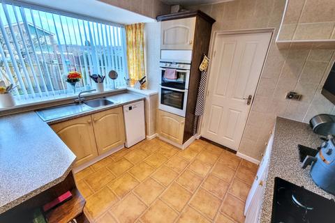 3 bedroom semi-detached house for sale, Hillhead Parkway, Newcastle upon Tyne NE5