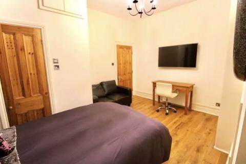 2 bedroom house to rent, Buston Terrace, Newcastle Upon Tyne NE2