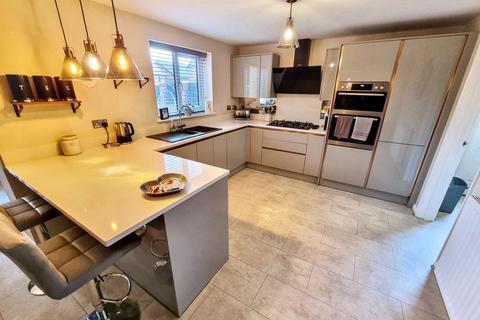 4 bedroom detached house for sale, Mooney Crescent, Newcastle Upon Tyne NE5
