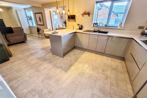 4 bedroom detached house for sale, Mooney Crescent, Newcastle Upon Tyne NE5