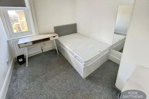3 bedroom apartment to rent, Heaton Park Road, Newcastle Upon Tyne NE6