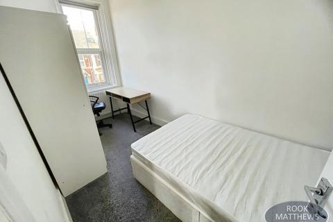 3 bedroom apartment to rent, Heaton Park Road, Newcastle Upon Tyne NE6