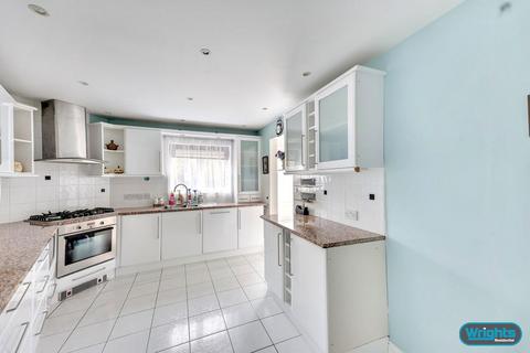 4 bedroom terraced house for sale, Cavell Court, Trowbridge