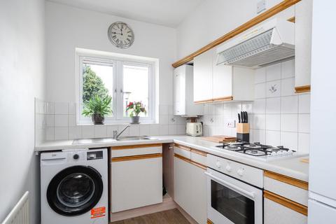 2 bedroom apartment to rent, Burn Close, Addlestone KT15
