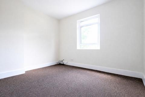 undefined, 2 bed room flat - Enfield Town EN1