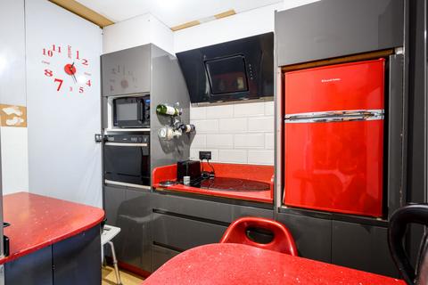 1 bedroom property for sale, Willowhayne Drive, Walton-On-Thames