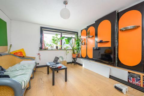 1 bedroom property for sale, Willowhayne Drive, Walton-On-Thames