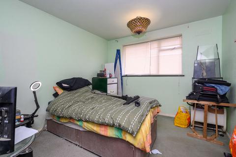 1 bedroom property for sale, Willowhayne Drive, Walton-On-Thames