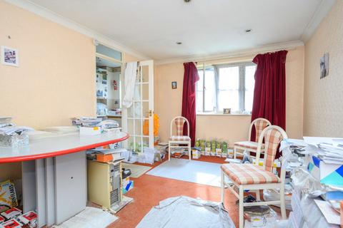 1 bedroom property for sale, Walton Park, Walton-On-Thames