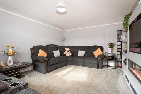 3 bedroom chalet for sale, Clatterford Road, Newport, Isle of Wight