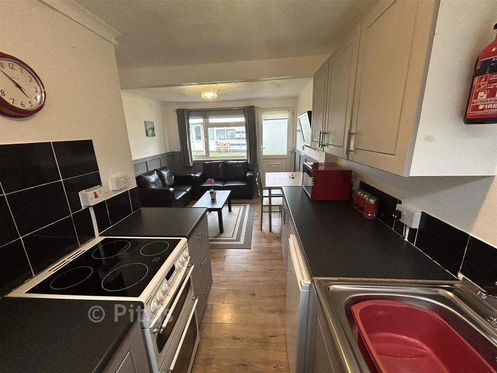 Kitchen/Lounge Area