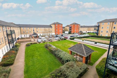 2 bedroom apartment to rent, Norwich Crescent, Romford Rm6