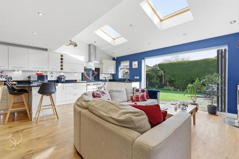 4 bedroom detached house for sale, Hughes Close, Evesham WR11