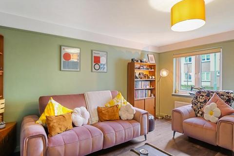 3 bedroom semi-detached house for sale, West Hallhill Farm Road, Glasgow, G33 4AH