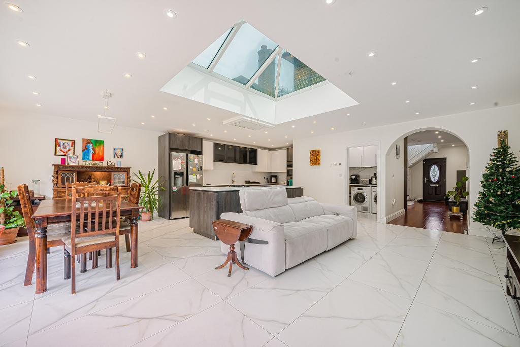 Kitchen/dining/family room