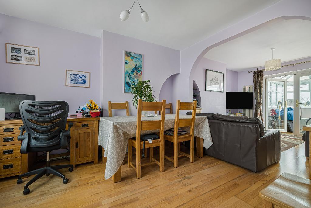Lounge/dining room