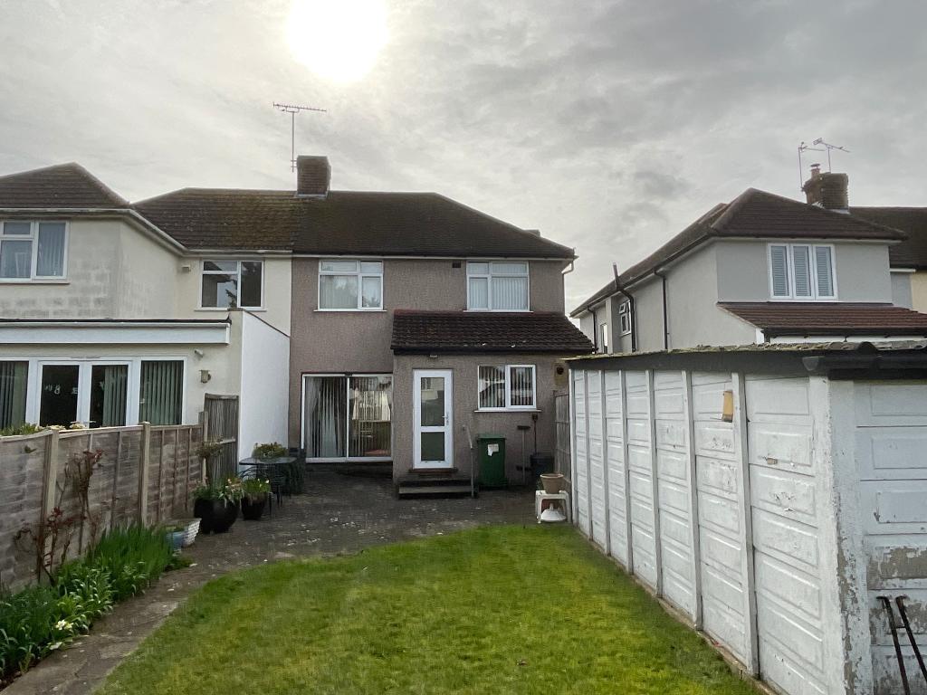 REAR GARDEN approx 80ft
